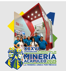Un equipo de empleados de Taza Polymer posa en su stand de exhibición en la XXXVI Convención Internacional de Minería en Acapulco 2025. El logo de la empresa es visible, y un gran letrero del evento está superpuesto en la imagen.