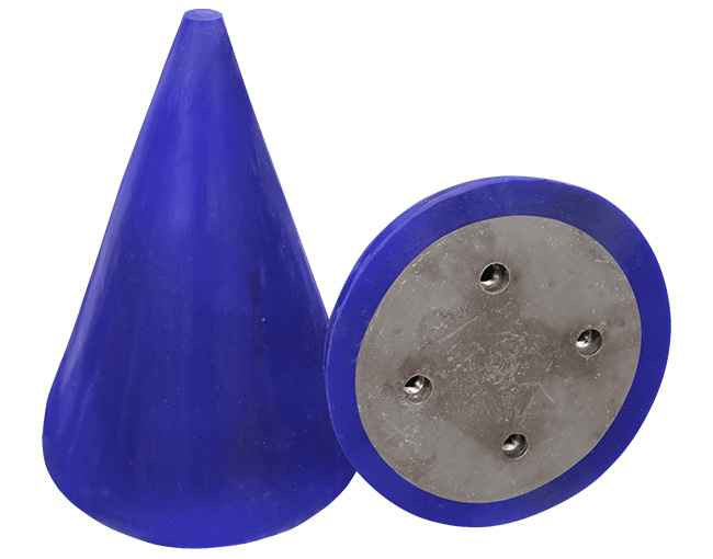 Pieza industrial cónica de polímero de color azul junto a una placa metálica circular. La placa tiene orificios para pernos.