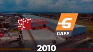 Portada de un video corporativo de Taza Polymer y GAF. Se muestra un edificio industrial y el año "2010", con los logotipos de ambas empresas.